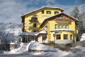 Hotely V Typicky Alpském Stylu Leží Pouze 60 M Od Lanovky