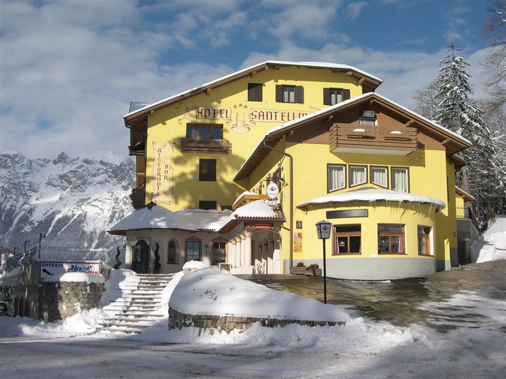 Hotely v typicky alpském stylu leží pouze 60 m od lanovky