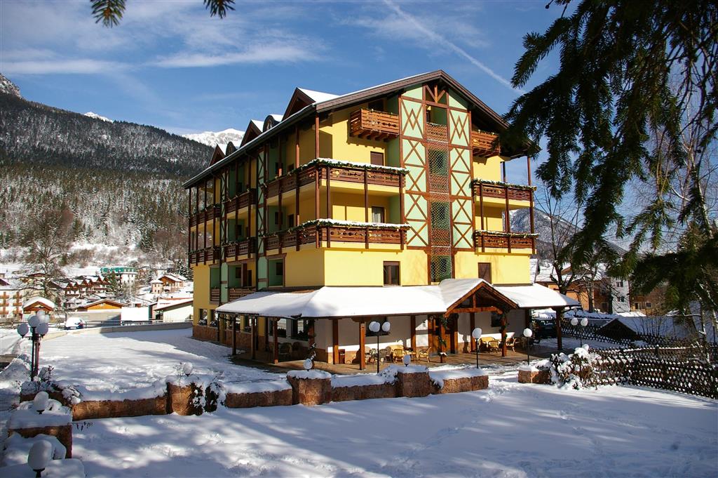 23-9170-Itálie-Andalo-Hotel-Dal-Bon-5denní-lyžařský-balíček-se-skipasem-a-dopravou-v-ceně