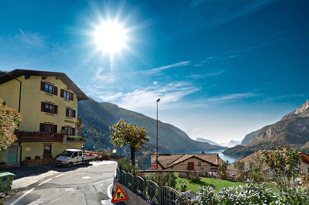 28-11706-Itálie-Molveno-Hotel-Aurora-–-6denní-lyžařský-balíček-se-skipasem-a-dopravou-v-ceně-88928