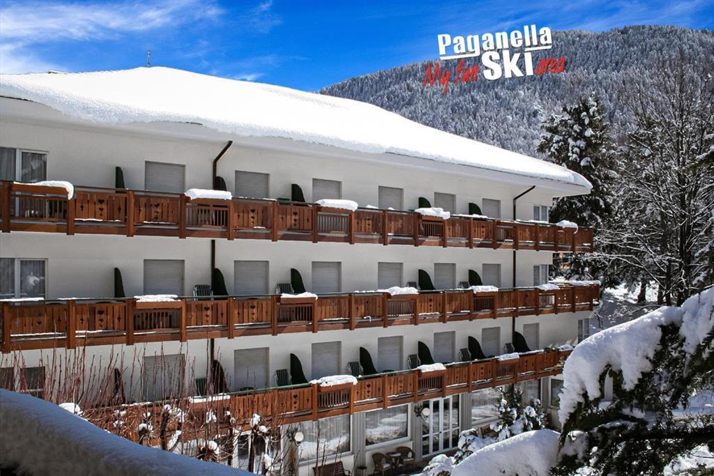 28-11709-Itálie-Molveno-Hotel-Miralago-–-6denní-lyžařský-balíček-s-denním-přejezdem-pouze-pro-dospělé-osoby-89021